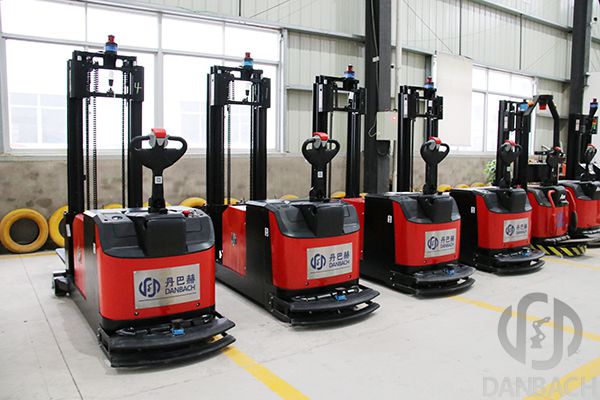 無(wú)人叉車主要特點(diǎn)與應(yīng)用場(chǎng)景